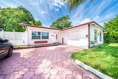 4360 NW 32nd Ct Lauderdale Lakes FL