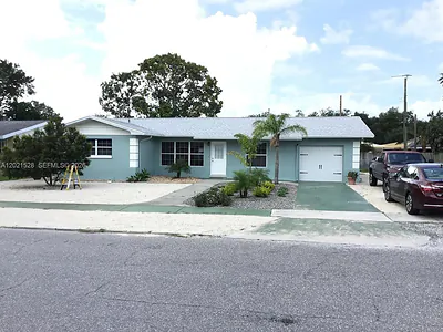 5321 3 RD AVE W Bradenton FL