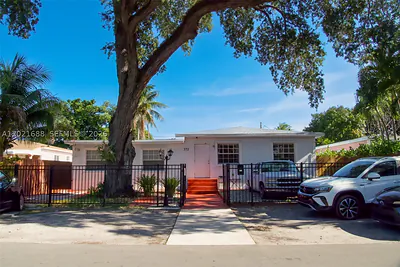 372 NE 162nd St Miami FL