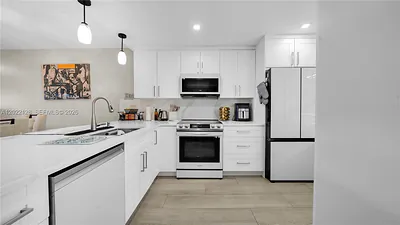 605 Oaks Dr 502 #502 Pompano Beach FL