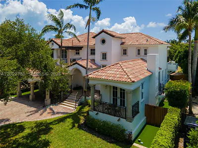 350 Redwood Ln Key Biscayne FL
