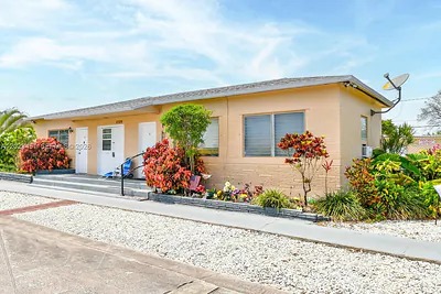 1741-1743 Moffett St Hollywood FL