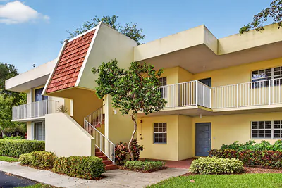500 Oaks Lane 111, Pompano Beach, FL 33069 #111 Pompano Beach FL