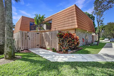 1532 W Harmony Lake Cir Davie FL
