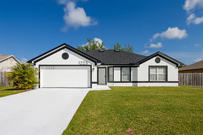 1225 SW Hunnicut Ave Port St Lucie FL