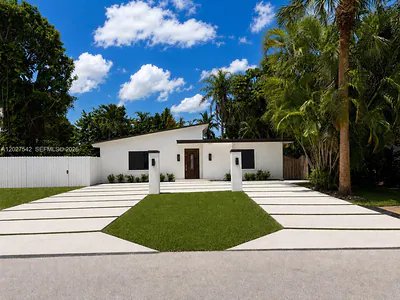 2627 NE 213th Street, Miami, FL 33180 Miami FL