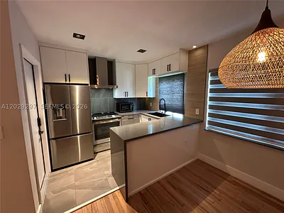 657 NE 92nd St 4E #4E Miami Shores FL