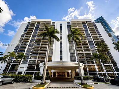 1450 Brickell Bay Dr 810 #810 Miami FL