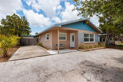 511 74TH AVENUE N St Petersburg FL
