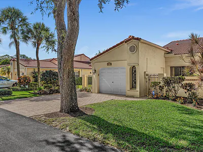 2627 Emerald Way N Deerfield Beach FL