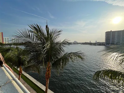 17150 N Bay Road 2506, Sunny Isles Beach, FL 33160 #2506 Sunny Isles Beach FL