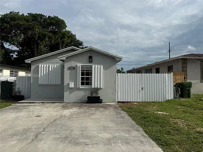 713 NW 4th Street, Hallandale Beach, FL 33009 Hallandale Beach FL