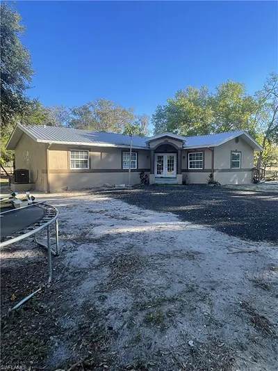 1220 A RD LABELLE FL
