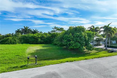 557 100th AVE N NAPLES FL