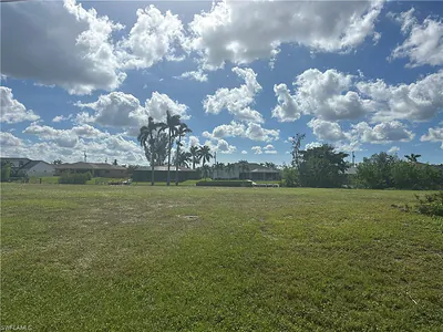 220 SE 29th ST CAPE CORAL FL
