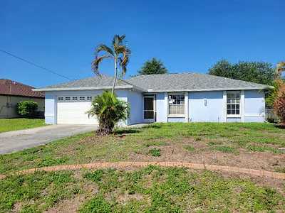 208 NW 4th AVE CAPE CORAL FL