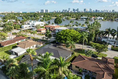 1141 N Northlake Dr Hollywood FL