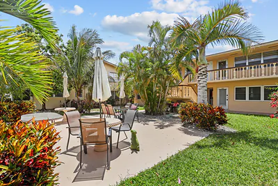 215 Sheffield I, West Palm Beach, FL 33417 West Palm Beach FL