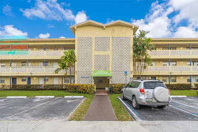 11960 NE 19th Dr 15 #15 North Miami FL
