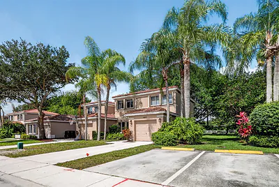 1603 W Harmony Lake Cir . #. Davie FL