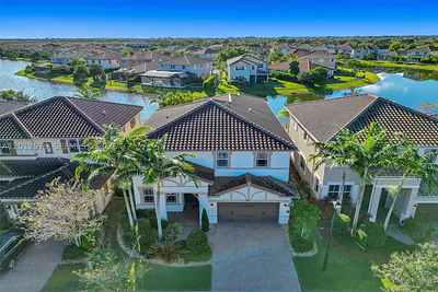 8610 Lakeside Bnd Parkland FL