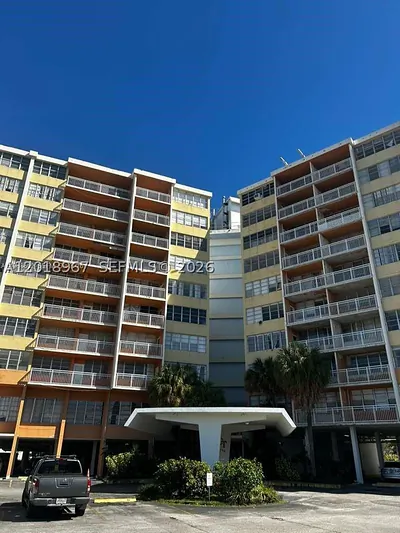 2025 NE 164th St 810 #810 North Miami Beach FL