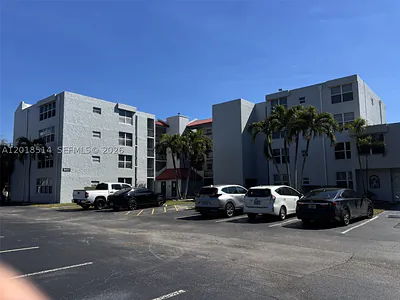 9451 Evergreen Pl 102 #102 Davie FL