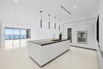 300 Biscayne Blvd Way 3404C #3404C Miami FL