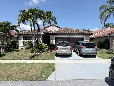 2010 NW 182nd Ter Pembroke Pines FL