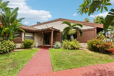 2731 S Parkview Dr Hallandale Beach FL