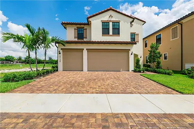 12135 E Baypoint Circle Parkland FL