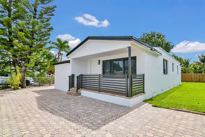 85 SW 30th Avenue, Miami, FL 33135 Miami FL
