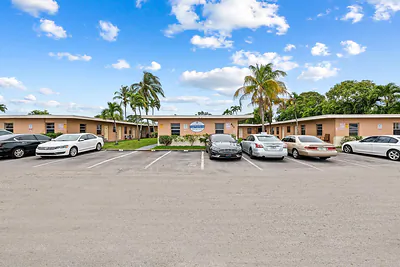 821 NW 10th Terrace 13, Fort Lauderdale, FL 33311 #13 Fort Lauderdale FL