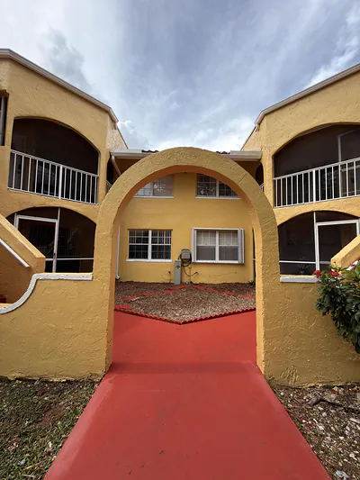 15605 SW 74th Cir Drive 4 #4 Miami FL